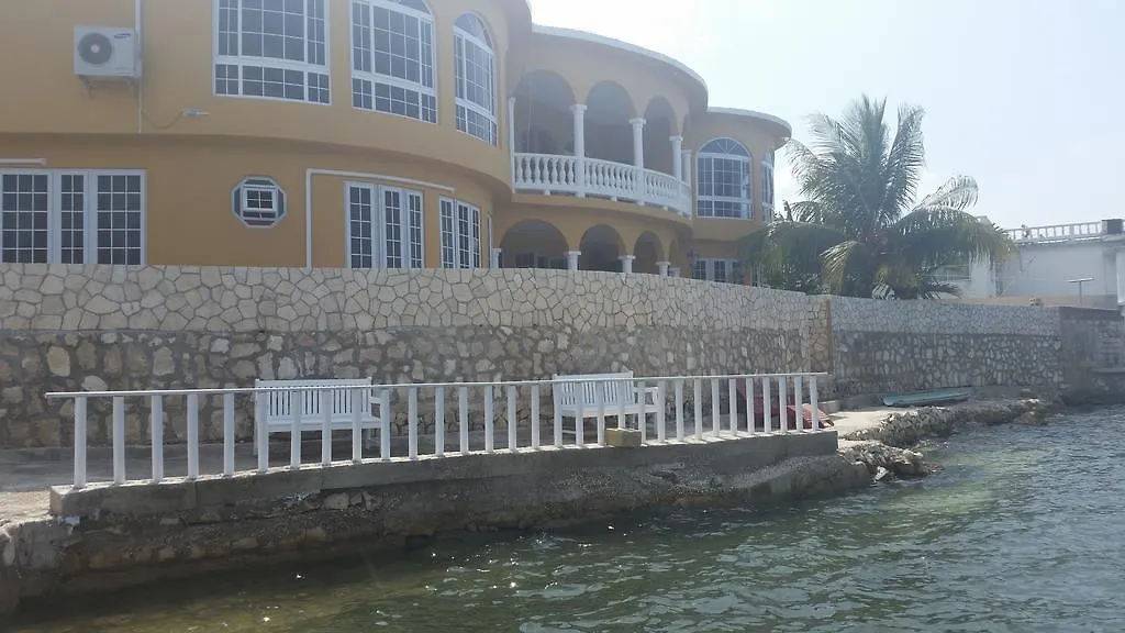 Accommodatie bij particulieren Waters Edge Guest House Montego Bay